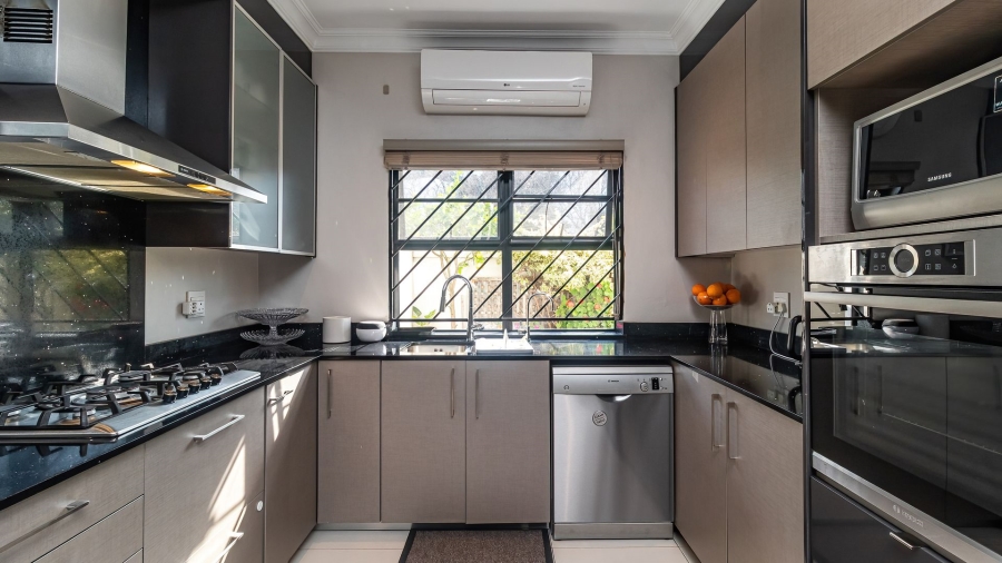 To Let 3 Bedroom Property for Rent in Claremont Upper Western Cape